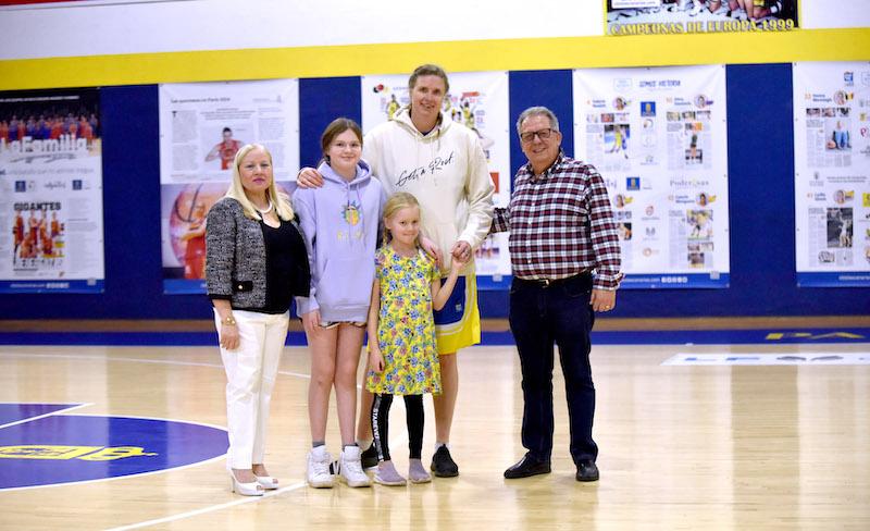 Una jugadora de leyenda pasó por La Paterna: Taru Tukkanen    (Una jugadora de leyenda pasó por La Paterna: Taru )