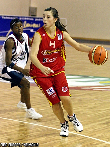 Leonor Rodríguez a la Preselección Nacional Sub-18 (2007 LEONOR RODRÍGUEZ JUGANDO CON ESPAÑA CADETE)