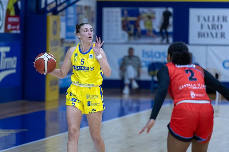 Adji Fall y Jade Loville lideran al SPAR Gran Canaria para endulzar el retorno de Astou Ndour y el debut de la cadete Trinity en la cuarta victoria de la temporada (Adji Fall y Jade Loville lideran al SPAR Gran Cana)