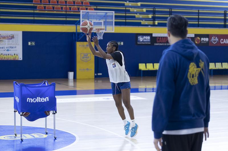 LF Endesa - El SPAR Gran Canaria persigue su cuarto triunfo recibiendo en el Gran Canaria Arena al Lointek Gernika a partir de las 12.00 de este domingo (LF Endesa - El SPAR Gran Canaria persigue su cuart)