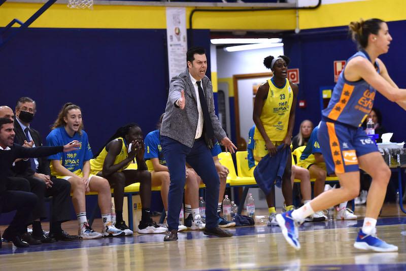 Derby - Las jugadoras del CB SPAR Gran Canaria y Clarinos Tenerife afilan sus cuchillos para afrontar un partido agónico en la zona complicada de la tabla (Derby - Las jugadoras del CB SPAR Gran Canaria y C)