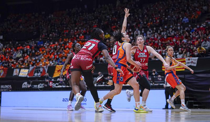 Jornada 27 - La grancanaria Leticia Romero, en la sala de máquinas de una impresionante escuadra que sueña con la opción de ganar la LF Endesa (Jornada 27 - La grancanaria Leticia Romero, en la )