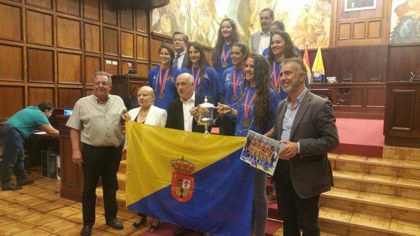 El Cabildo de Gran Canaria recibe a las campeonas (2016 RECEPCION CABILDO)