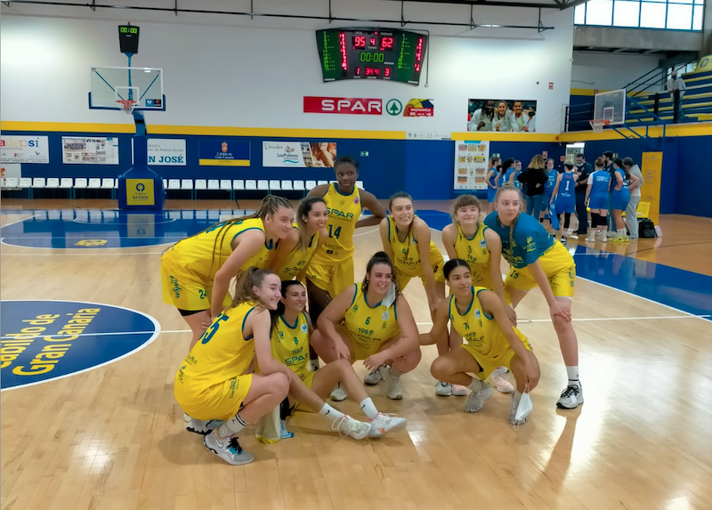  María Doreste, Dominique G. Blackwood y Nayli Padilla dirigen al Senior del SPAR Fundación Poderosas en su victoria frente al Tenerife Central (95-62) (María Doreste, Dominique G. Blackwood y Nayli Padi)