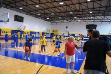 No hay días de la semana, sólo hay días de baloncesto en el campus (2013 OCTAVO DÍA V CAMPUS)